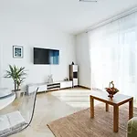 Pola Kuce Sa Bazenom-eja Appartement Kaštel