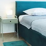 Pola Kuce Sa Bazenom-eja Kaštel