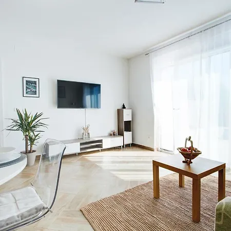 Pola Kuce Sa Bazenom-eja Appartement Kaštel