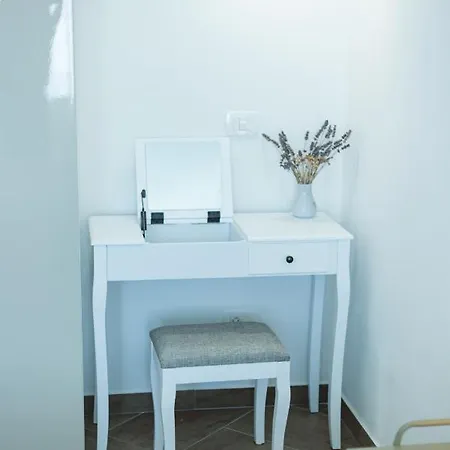 Pola Kuce Sa Bazenom-eja Appartamento Kaštel