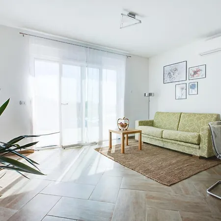 Pola Kuce Sa Bazenom-eja Appartement *