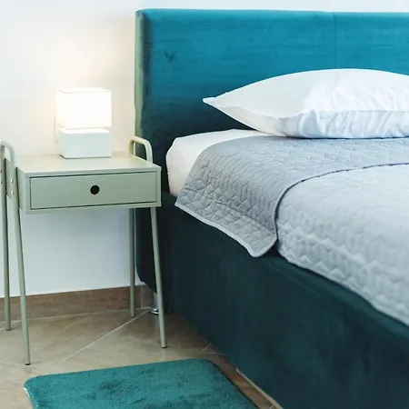 Pola Kuce Sa Bazenom-eja Kaštel