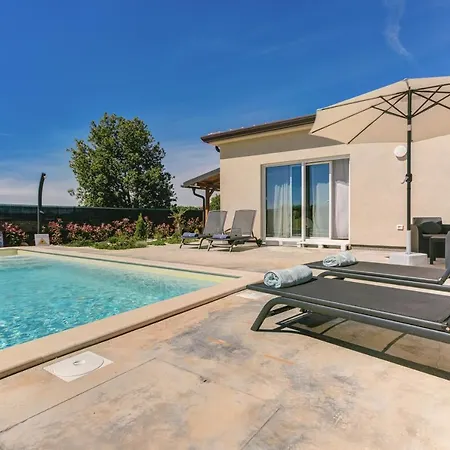 Pola Kuce Sa Bazenom-eja Appartement