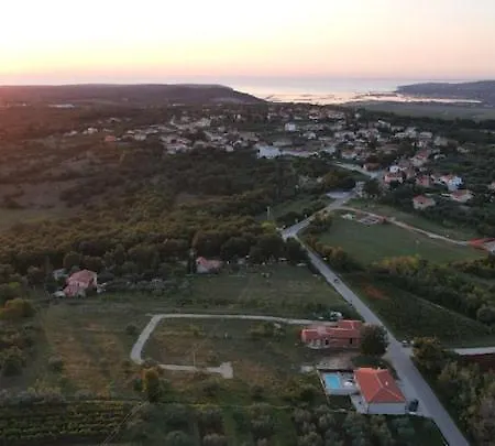 Appartement Pola Kuce Sa Bazenom-eja