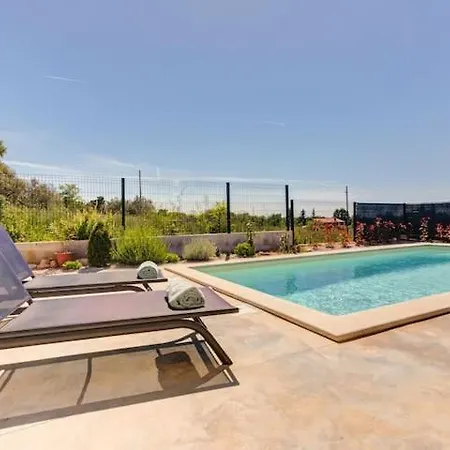 Pola Kuce Sa Bazenom-eja Appartement Kaštel