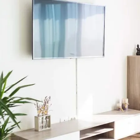 Pola Kuce Sa Bazenom-eja *