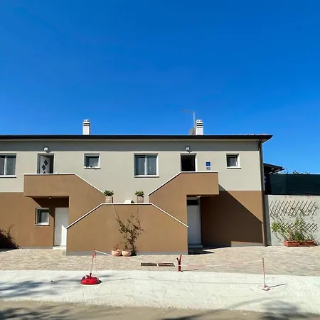 Pola Kuce Sa Bazenom-eja Appartement Kaštel