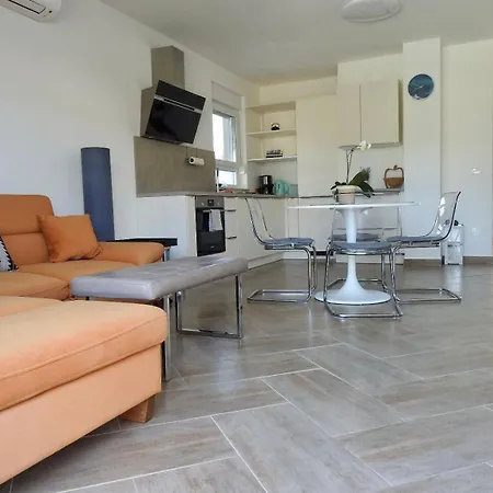 Pola Kuce Sa Bazenom-eja Appartement