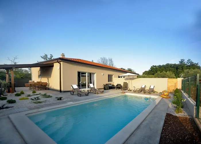 Lejlighed Pola Kuce Sa Bazenom-eja *