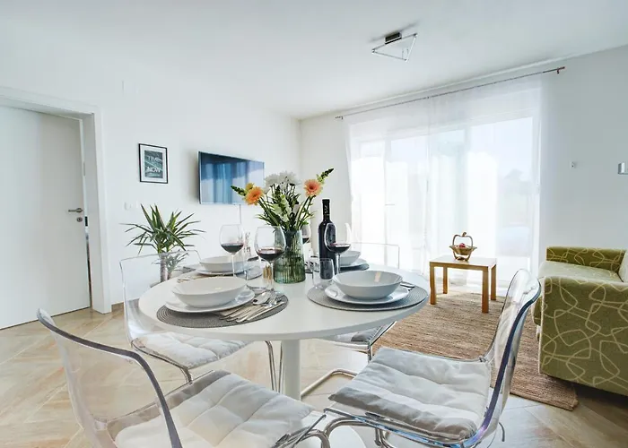 Pola Kuce Sa Bazenom-eja Lejlighed Kaštel