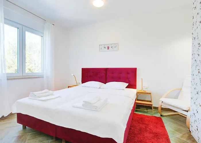 Pola Kuce Sa Bazenom-eja Lejlighed *