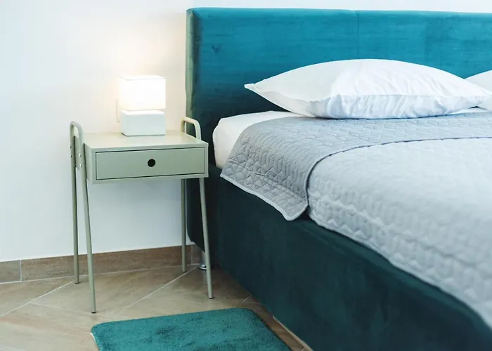 Pola Kuce Sa Bazenom-eja Kaštel