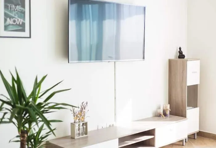 Pola Kuce Sa Bazenom-eja *