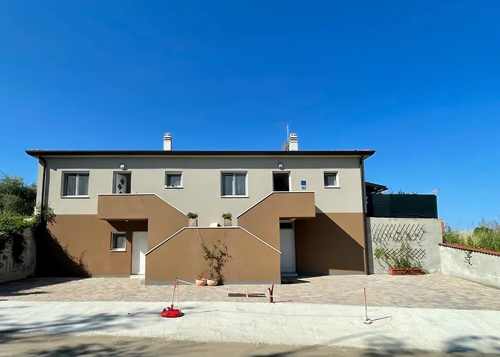 Pola Kuce Sa Bazenom-eja Lejlighed Kaštel