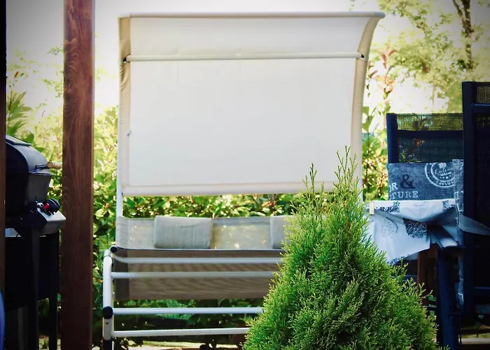 Pola Kuce Sa Bazenom-eja *