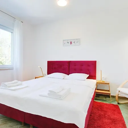 Pola Kuce Sa Bazenom-eja Apartment *