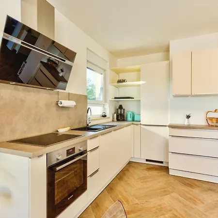 Apartment Pola Kuce Sa Bazenom-eja Kastel