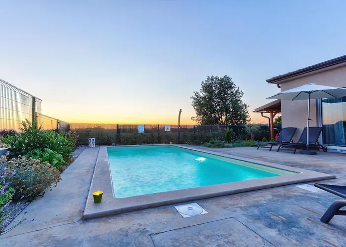 아파트 Pola Kuce Sa Bazenom-eja Kaštel